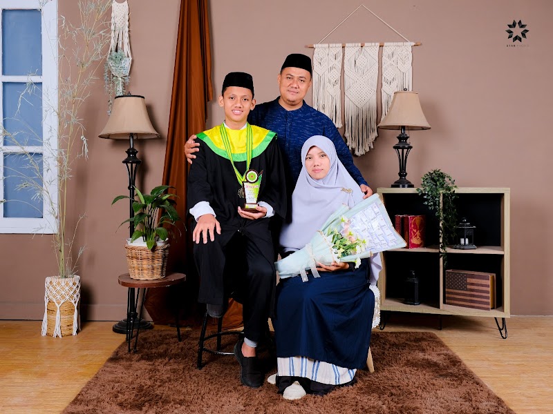 Cilacap Bersejarah, Gaya Modern: Liez Tailor Siap Menemani Anda